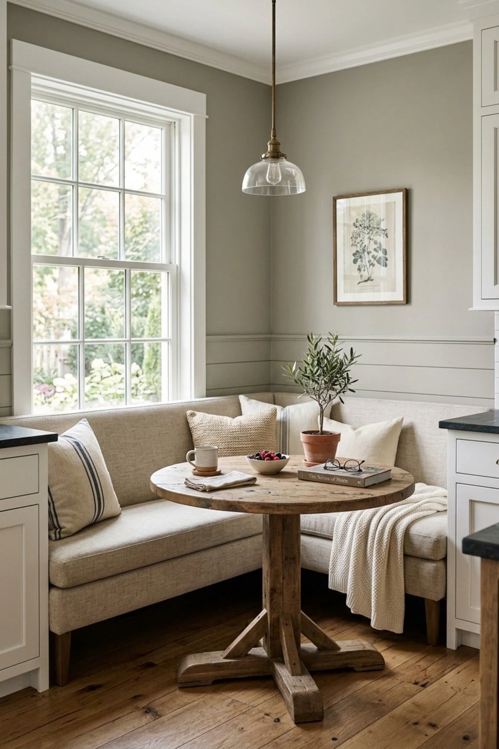 Breakfast-nook banquette